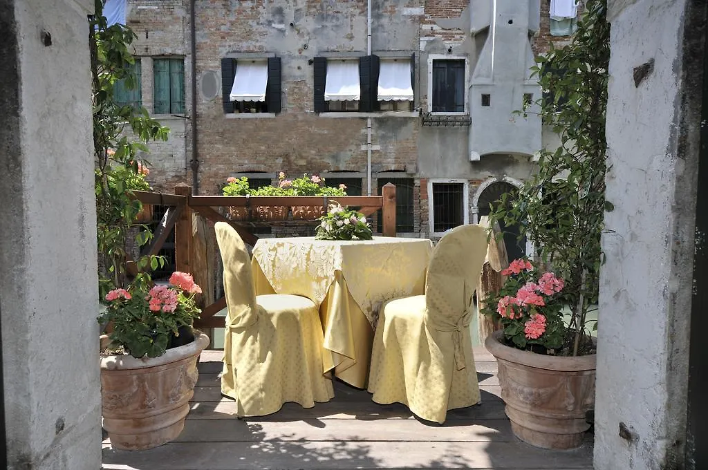 Bed & Breakfast Alla Vite Dorata Venice
