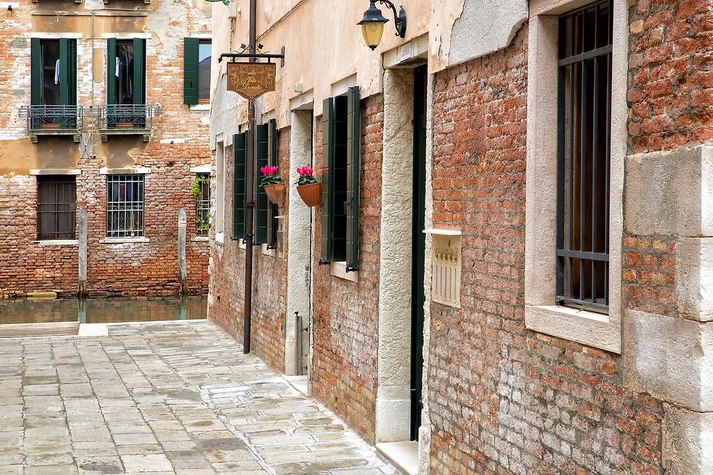 Bed & Breakfast Alla Vite Dorata Venice