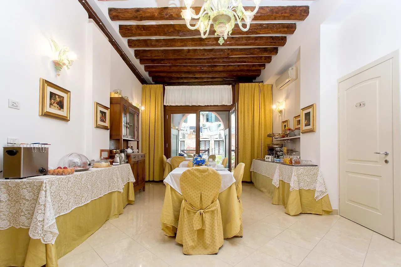 *** Bed & Breakfast Alla Vite Dorata Venice Italy