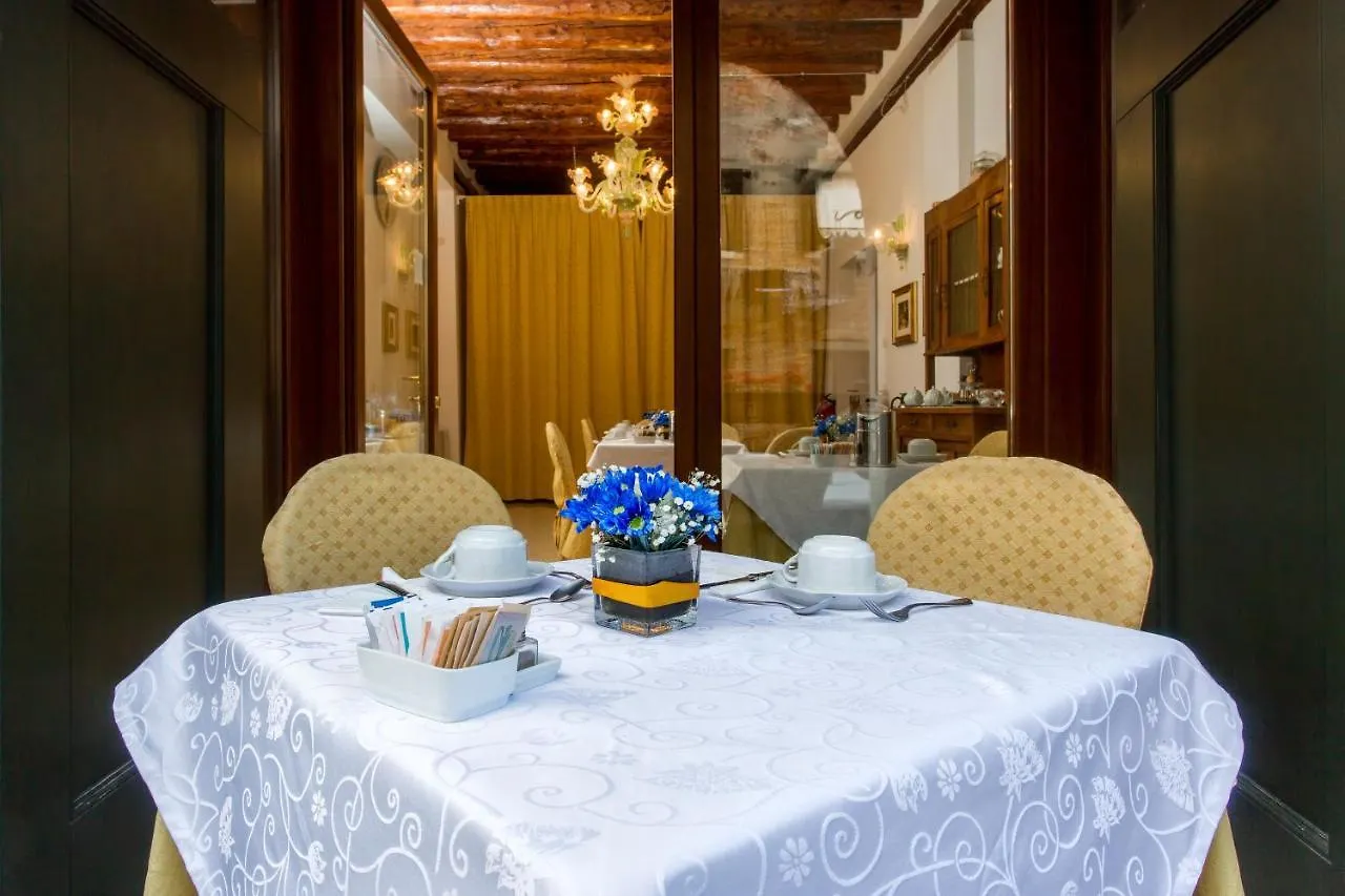 *** Bed & Breakfast Alla Vite Dorata Venice Italy